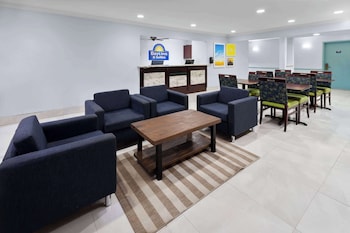 Days Inn & Suites By Wyndham Siler City,Julian>>Greensboro,2 star
