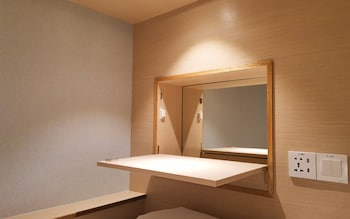 attrus by lse hostel