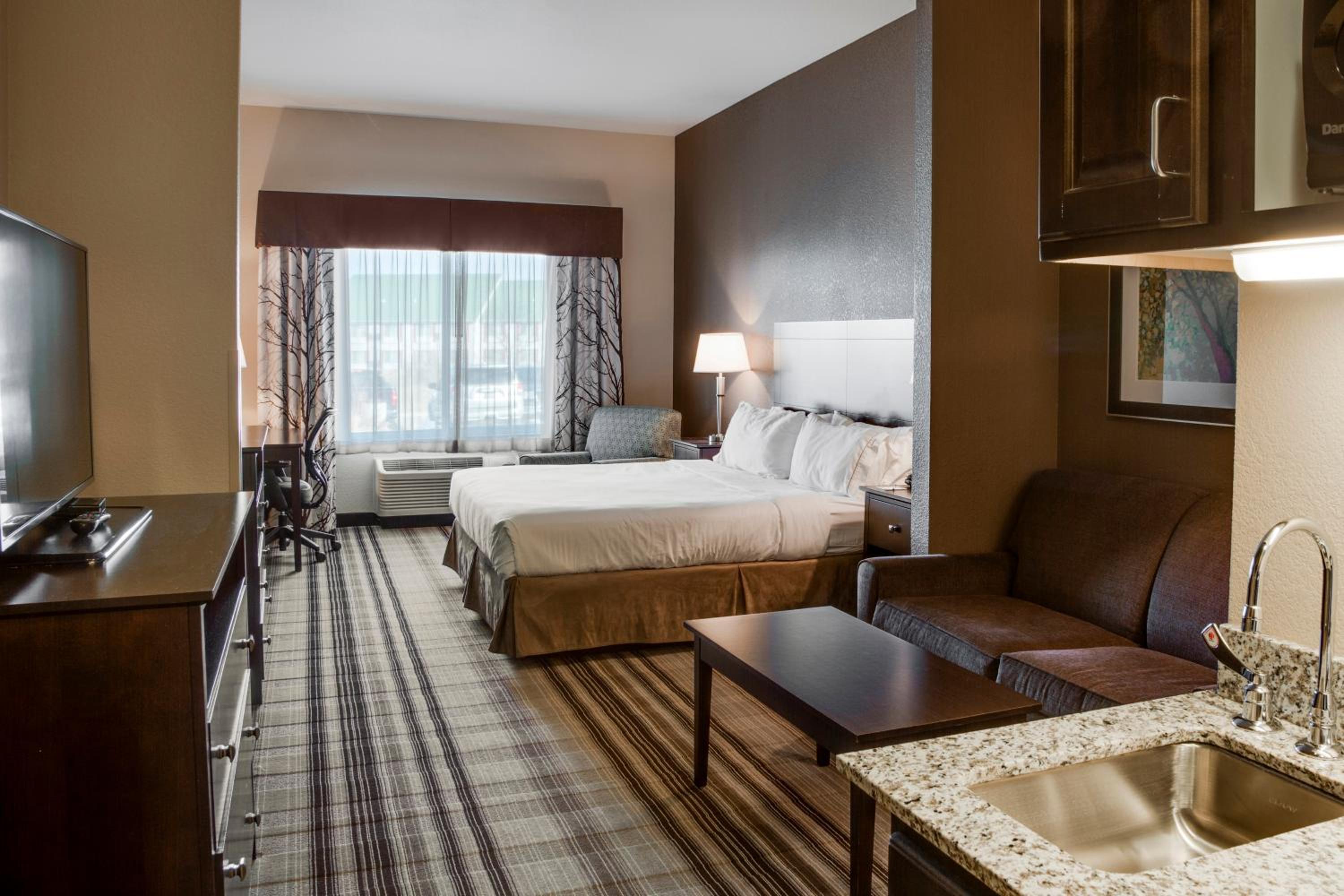 holiday inn express and suites nevada by ihg