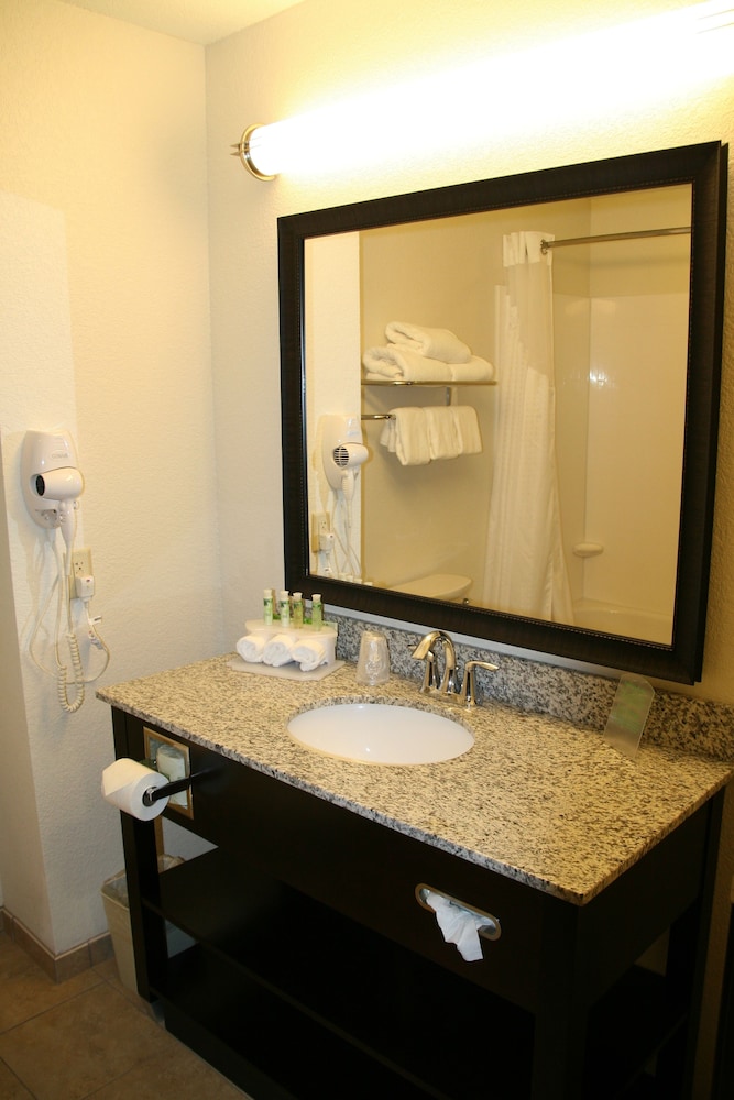 holiday inn express and suites nevada by ihg