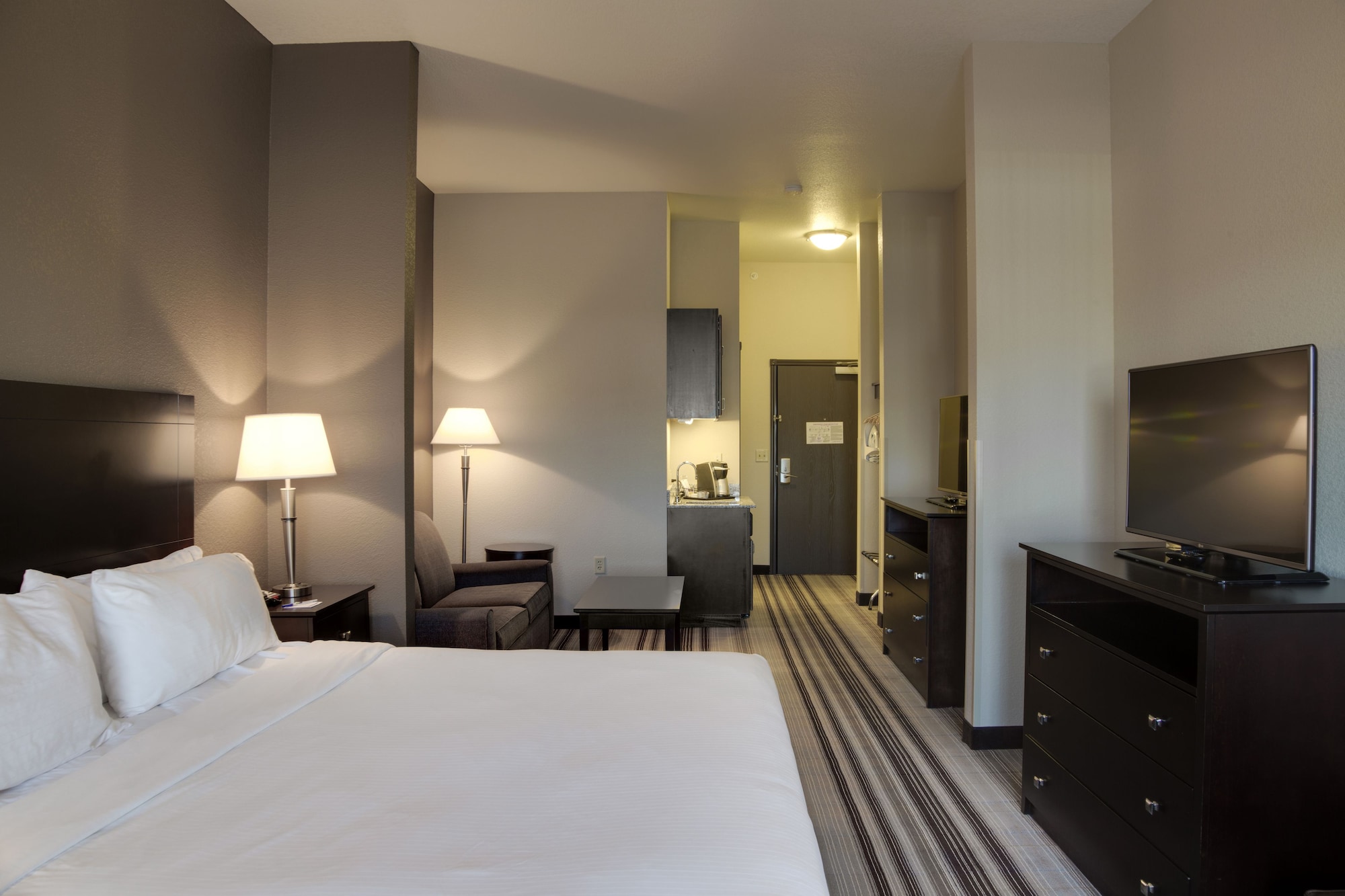 holiday inn express and suites nevada by ihg