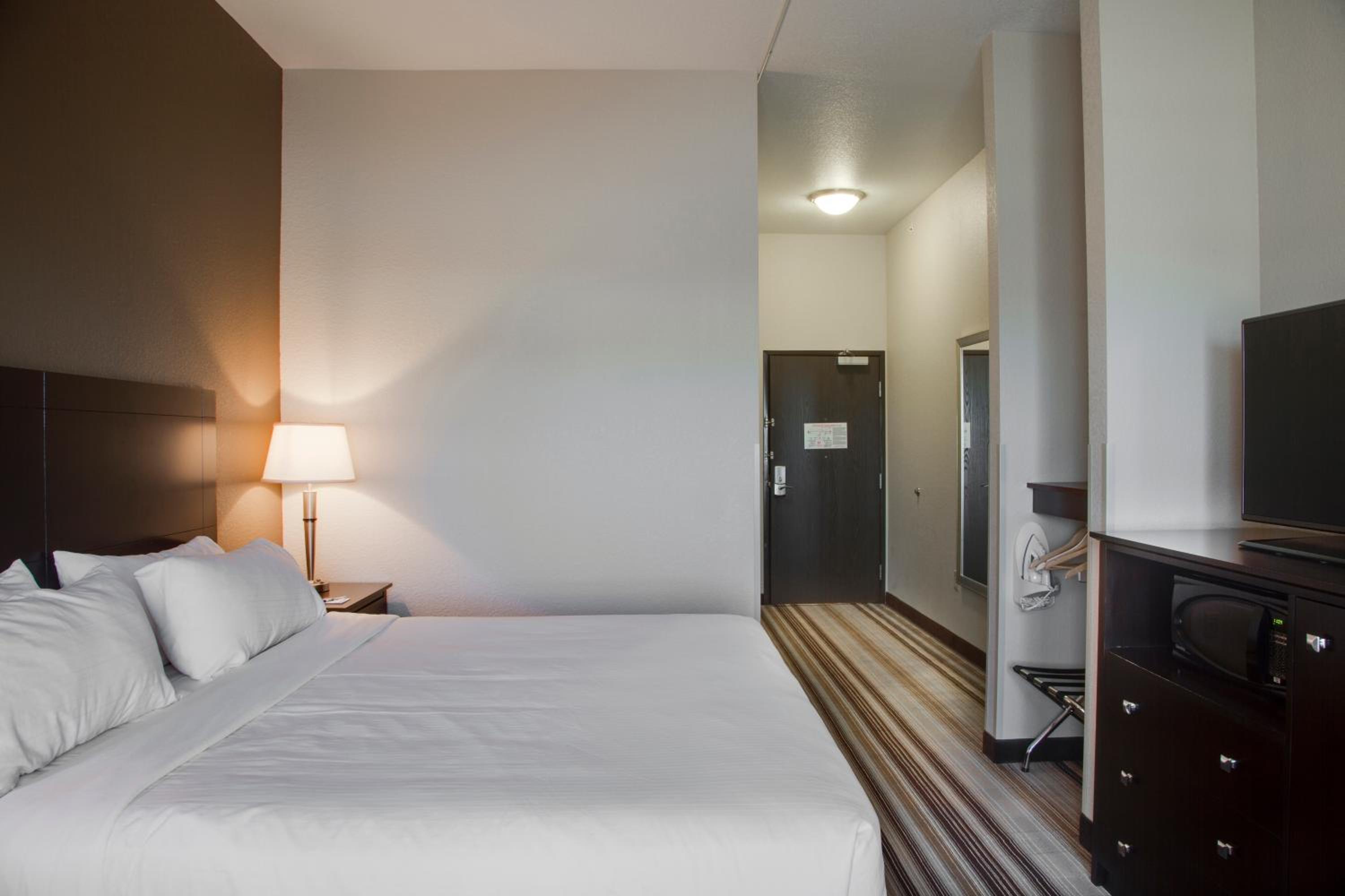 holiday inn express and suites nevada by ihg