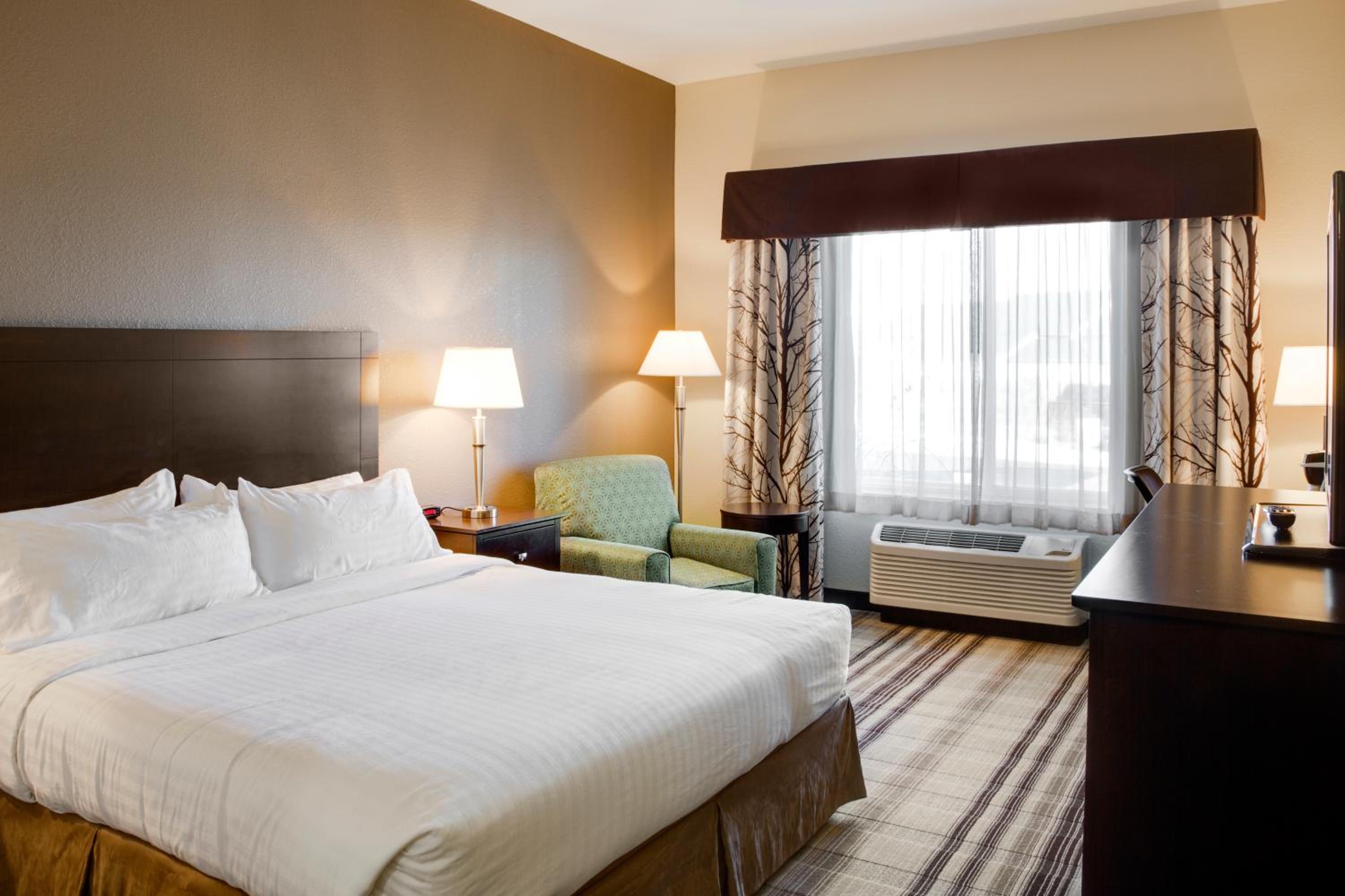 holiday inn express and suites nevada by ihg