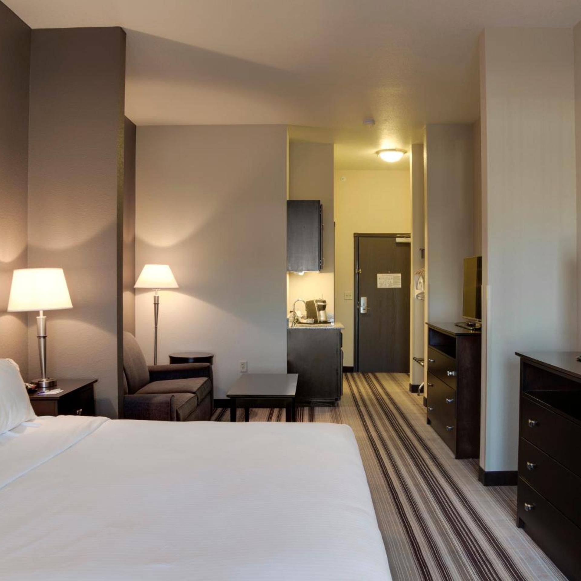 holiday inn express and suites nevada by ihg
