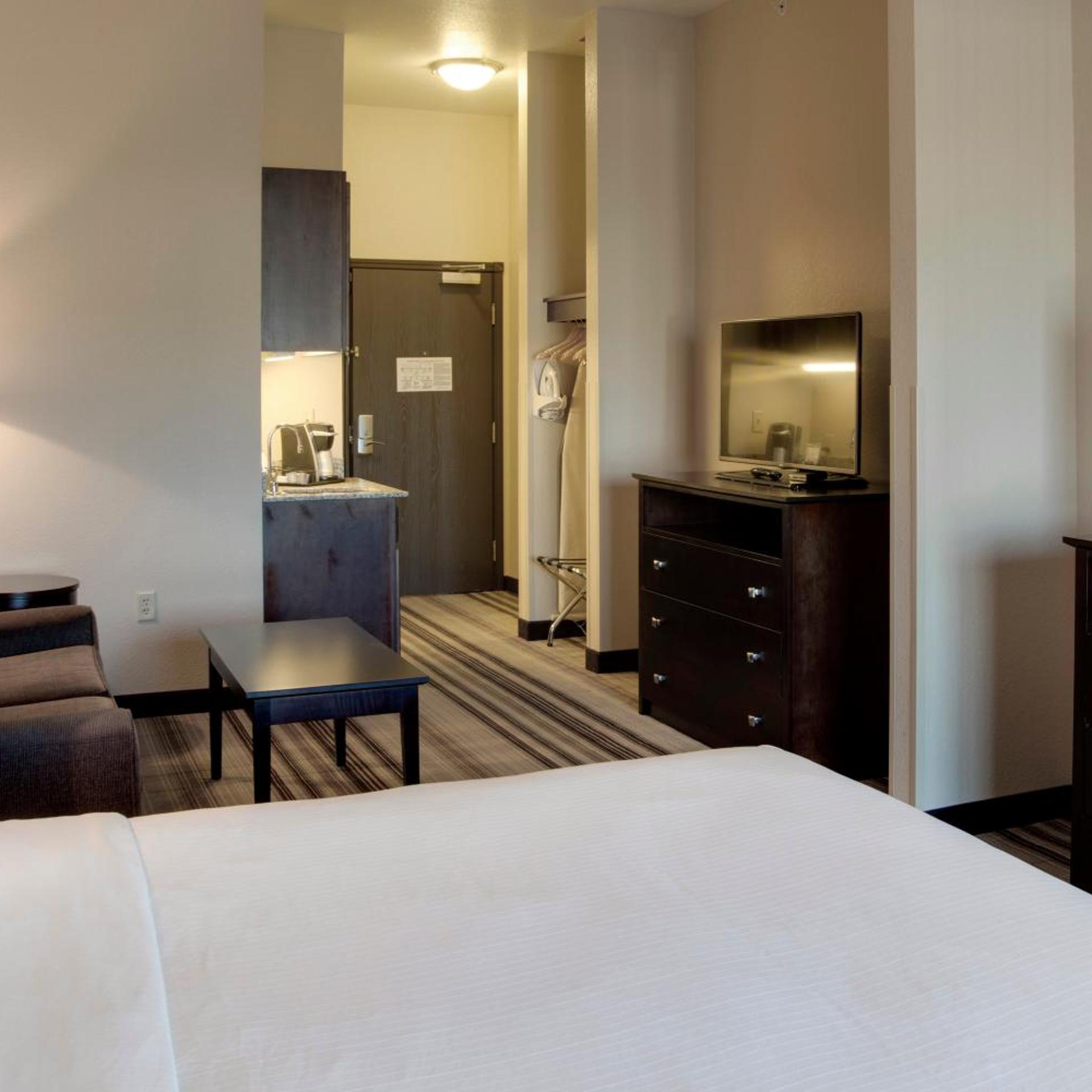 holiday inn express and suites nevada by ihg