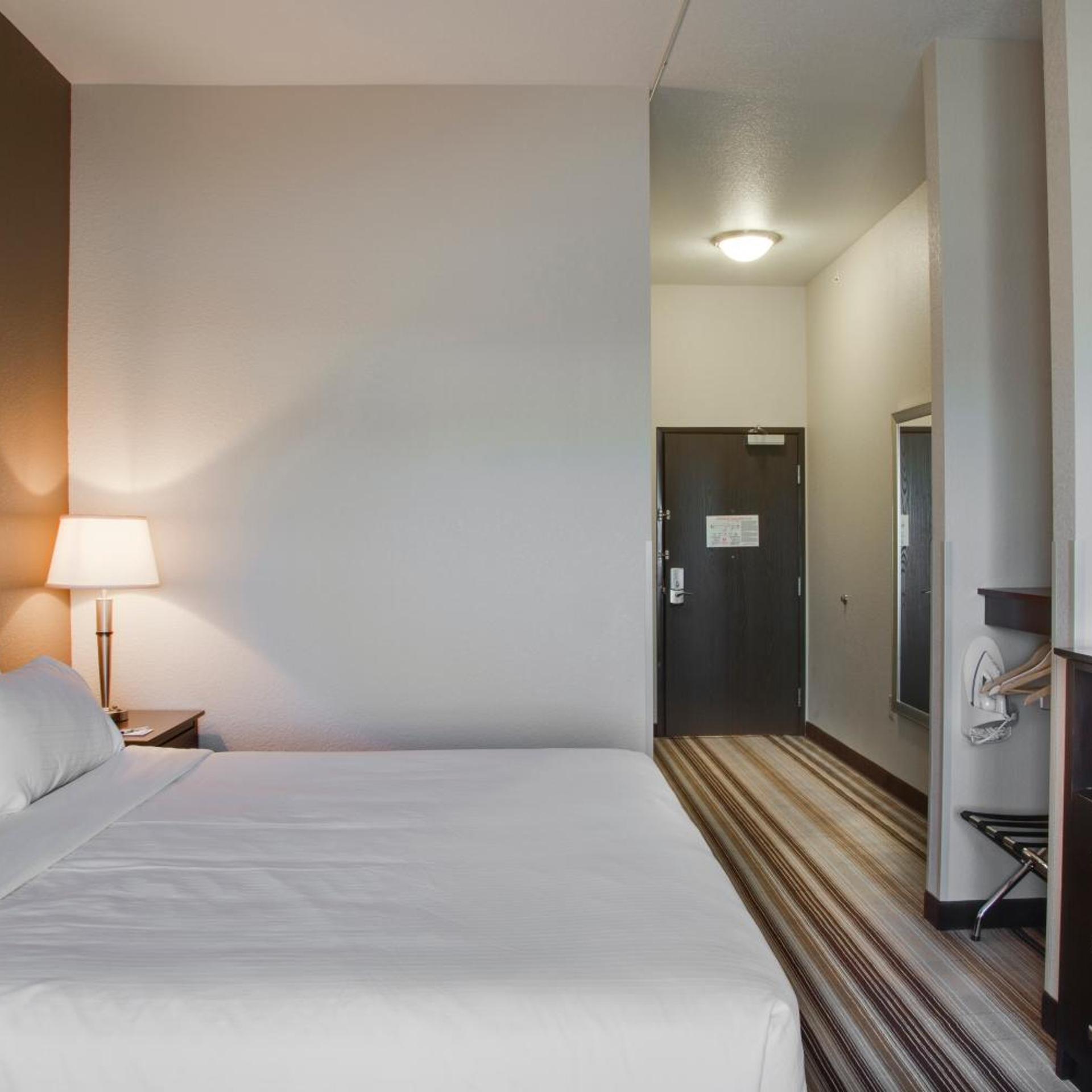 holiday inn express and suites nevada by ihg
