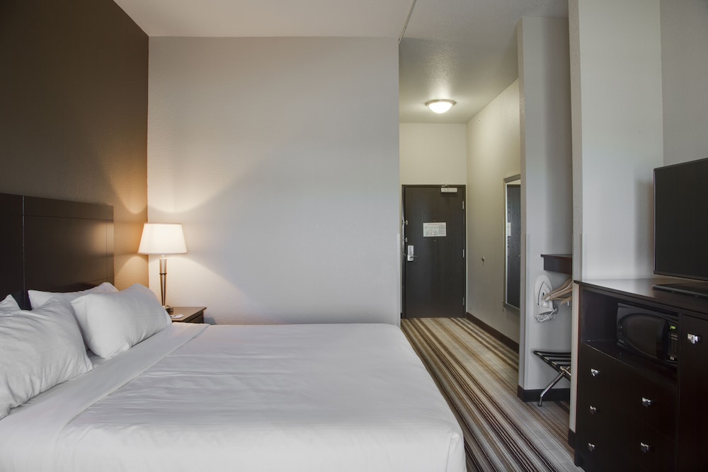 holiday inn express and suites nevada by ihg