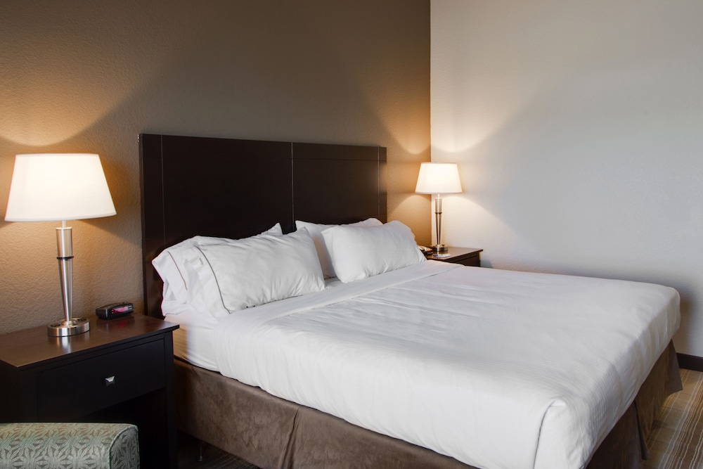 holiday inn express and suites nevada by ihg