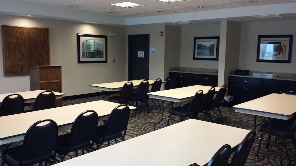 holiday inn express and suites nevada by ihg