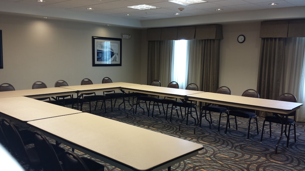 holiday inn express and suites nevada by ihg