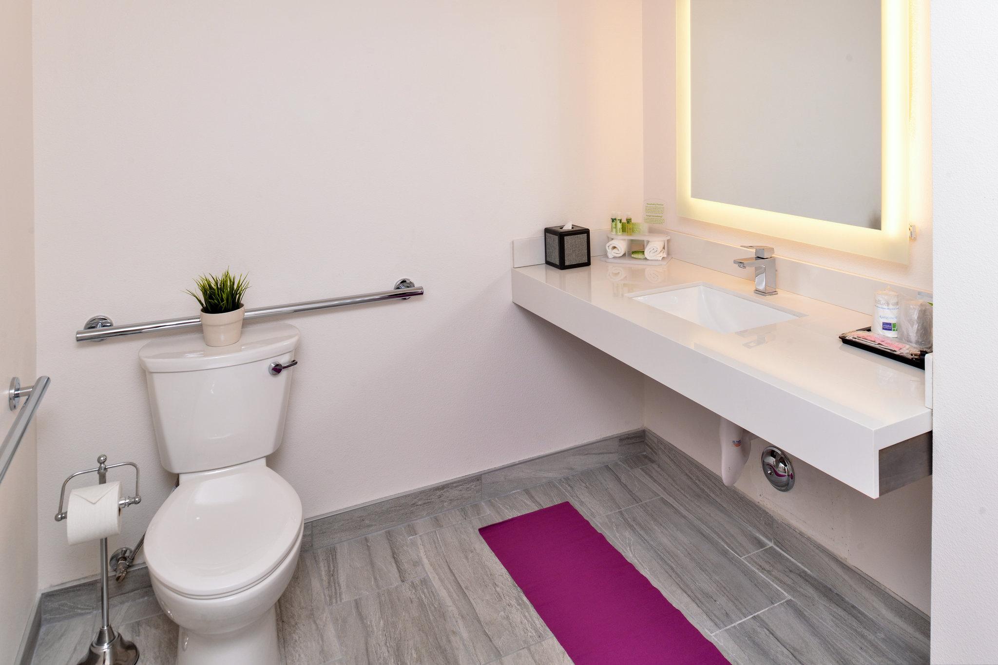 holiday inn express and suites san diego mission valley