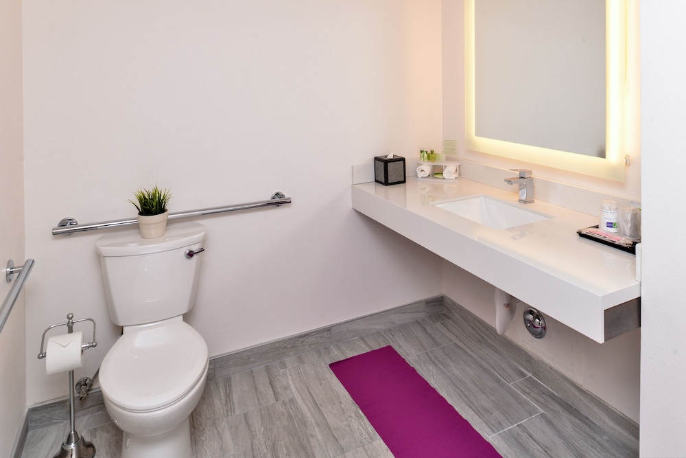 holiday inn express and suites san diego mission valley