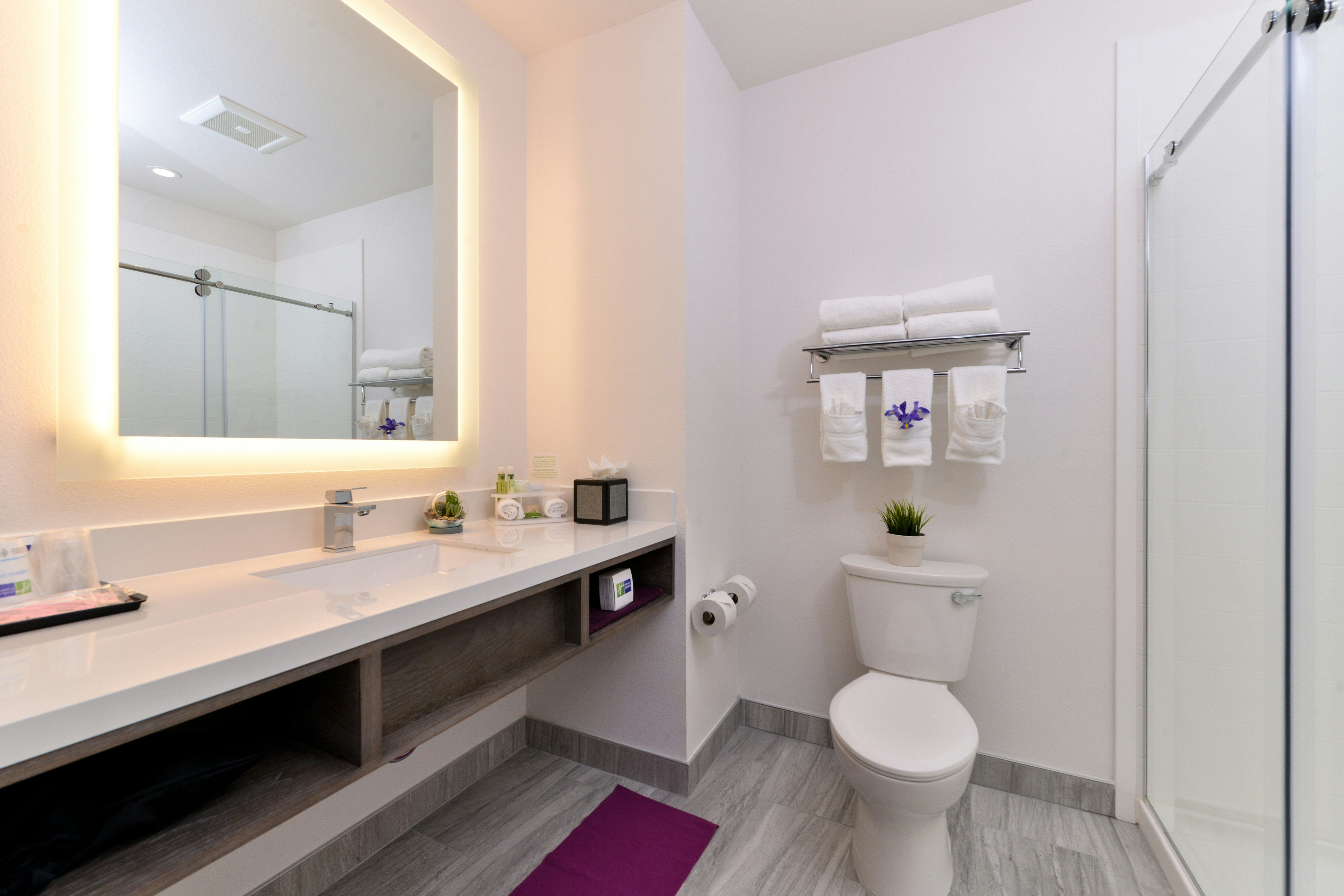 holiday inn express and suites san diego mission valley