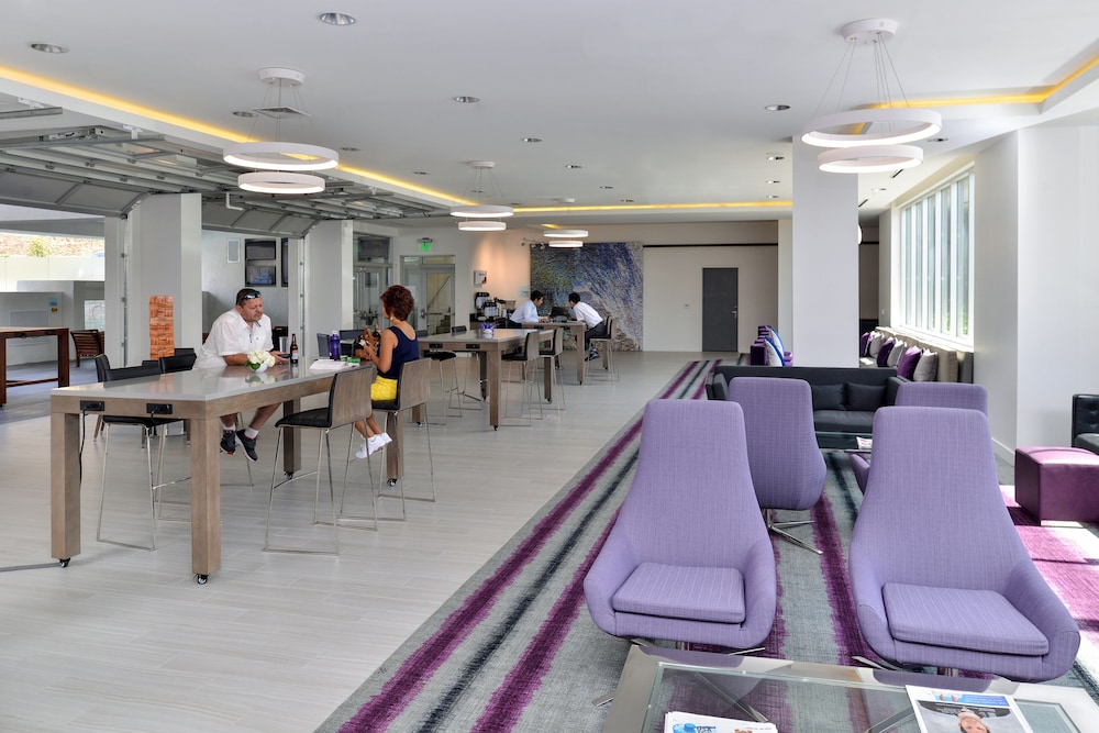 holiday inn express and suites san diego mission valley