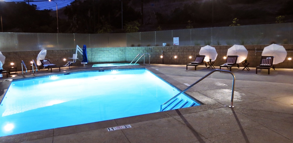 holiday inn express and suites san diego mission valley