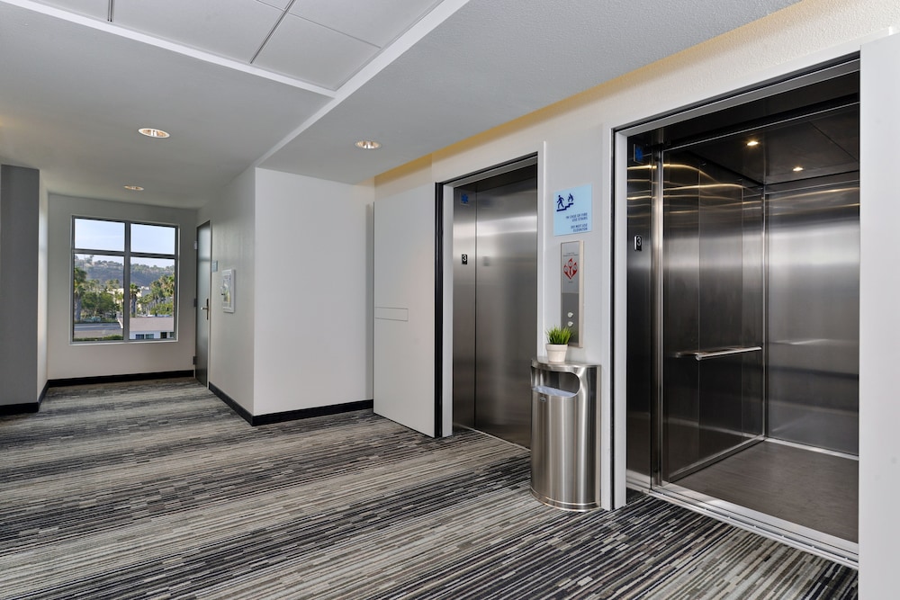 holiday inn express and suites san diego mission valley