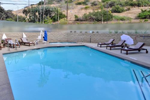 holiday inn express and suites san diego mission valley