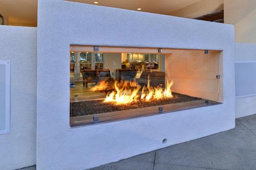 holiday inn express and suites san diego mission valley