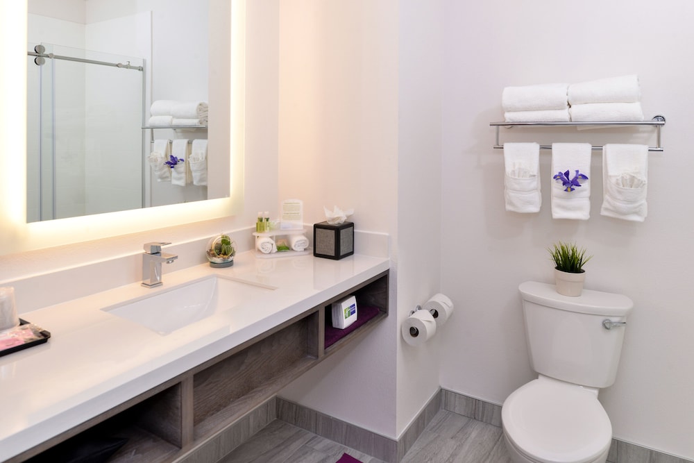 holiday inn express and suites san diego mission valley