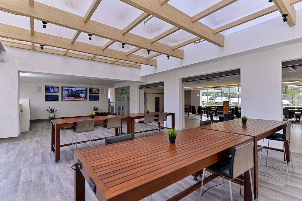 holiday inn express and suites san diego mission valley