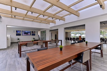 holiday inn express and suites san diego mission valley