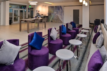 Holiday Inn Express & Suites San Diego - Mission Valley,San Diego>>Mission Valley,3 star