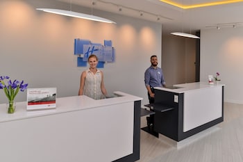 Holiday Inn Express & Suites San Diego - Mission Valley,San Diego>>Mission Valley,3 star