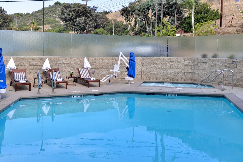 holiday inn express and suites san diego mission valley