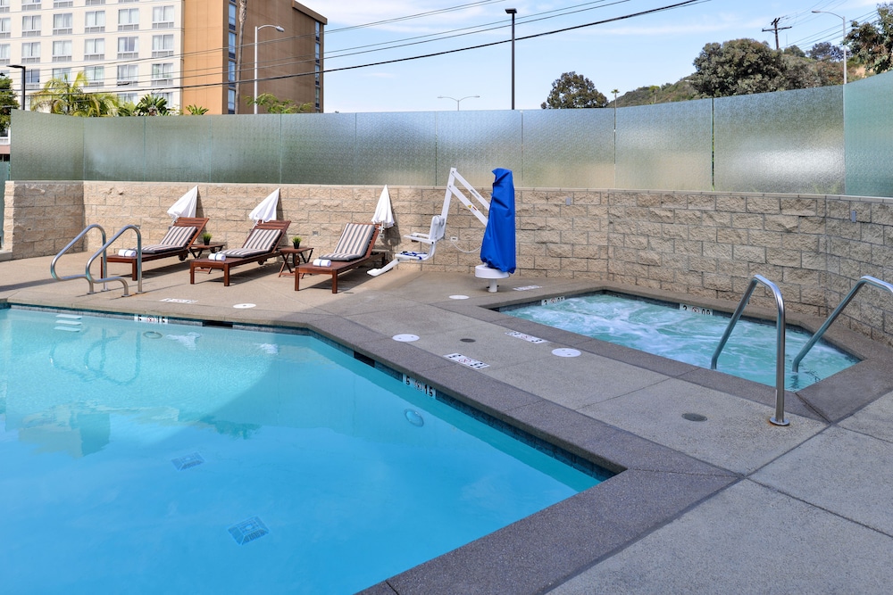 holiday inn express and suites san diego mission valley