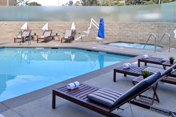 holiday inn express and suites san diego mission valley