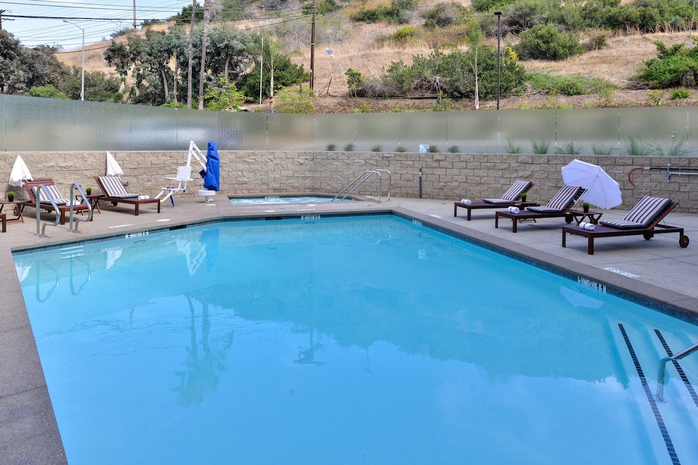 holiday inn express and suites san diego mission valley