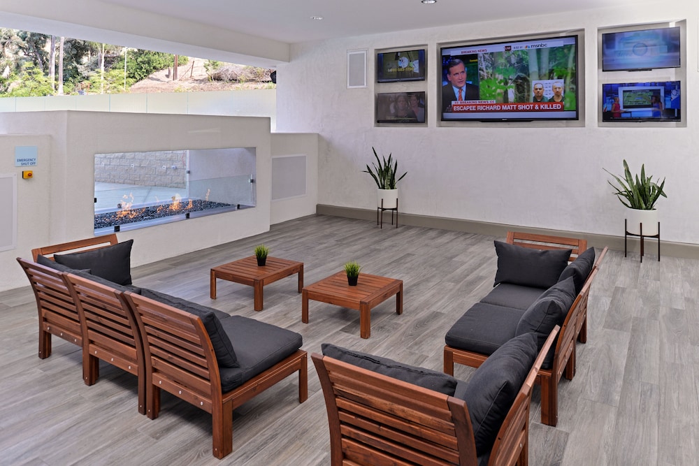 holiday inn express and suites san diego mission valley