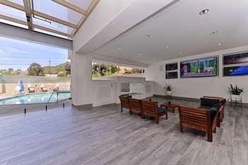 holiday inn express and suites san diego mission valley