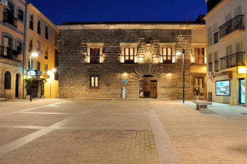 Palacio Carvajal Giron,Tejeda De Tietar>>Malpartida De Plasencia,4 star