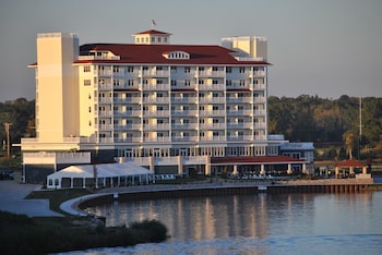 the inn at harbor shores