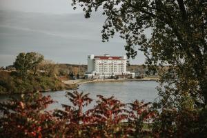 the inn at harbor shores