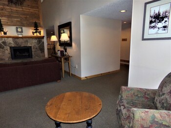 Fox Pine Lodge 3 Bed 3 Bath,154 Wheeler Place,3 star