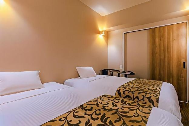 mr kinjo in colorz kuninda