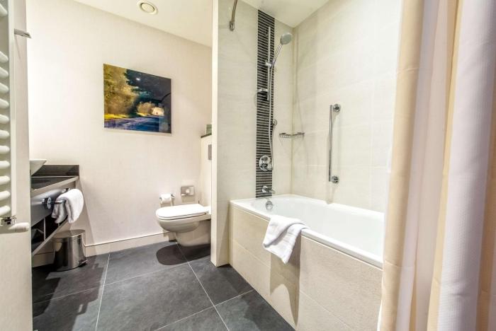 hilton garden inn krakow airport