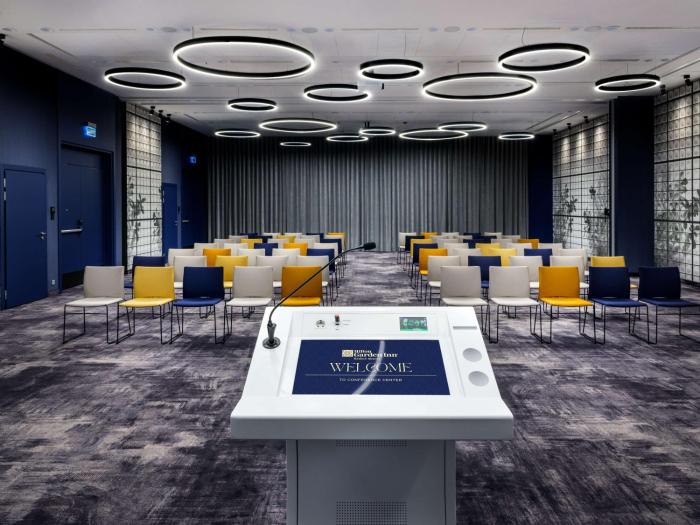 hilton garden inn krakow airport