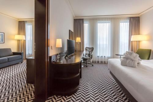 hilton garden inn krakow airport