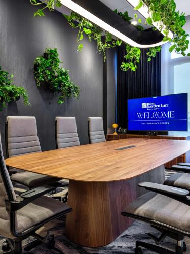 hilton garden inn krakow airport