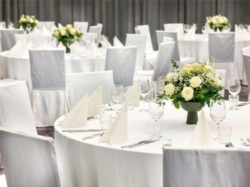 hilton garden inn krakow airport