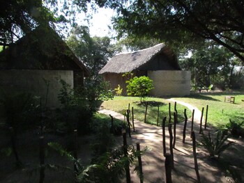 Caprivi Houseboat Safari Lodge,Sesheke>>Katima Mulilo,3 star
