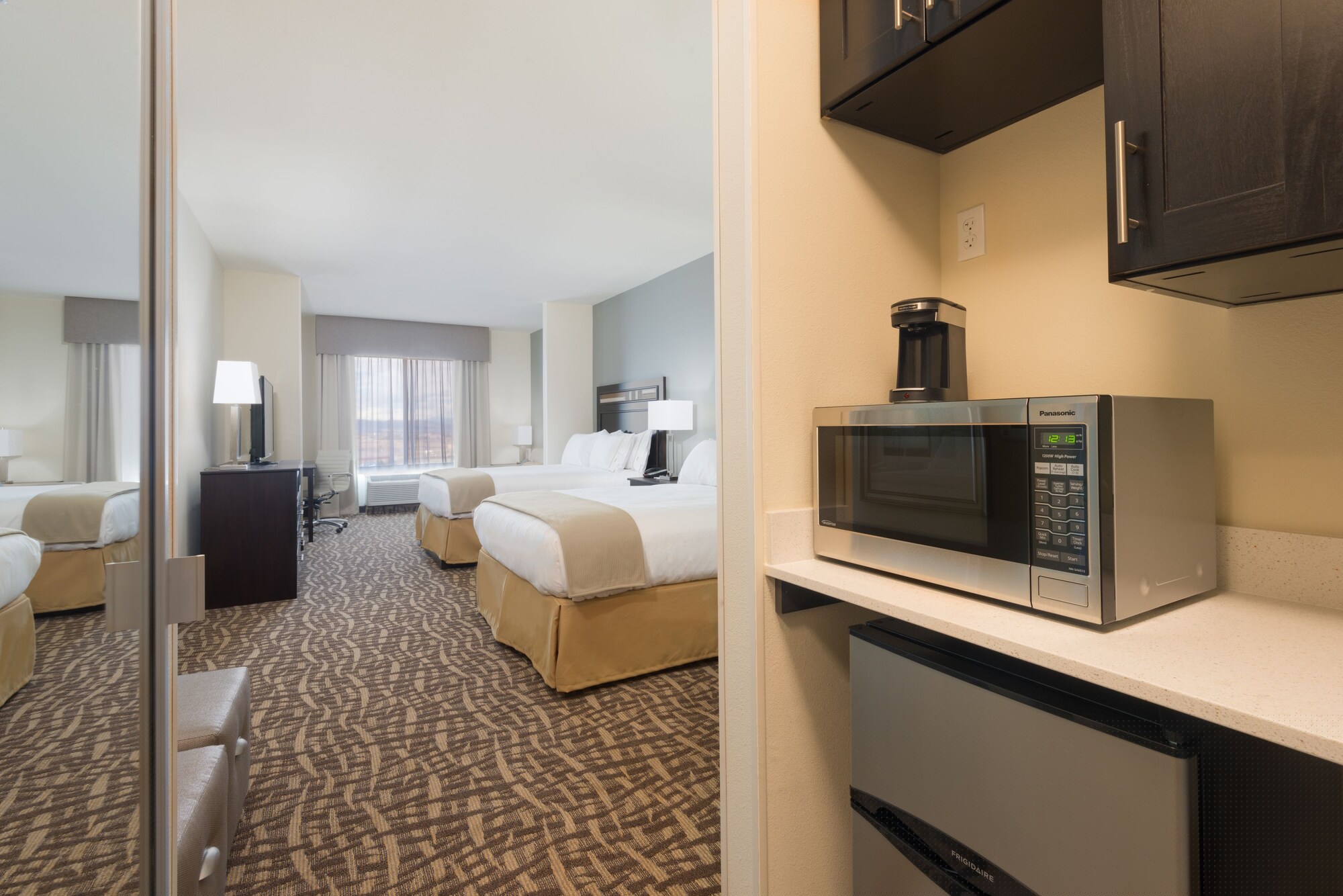 holiday inn express and suites denver south castle
