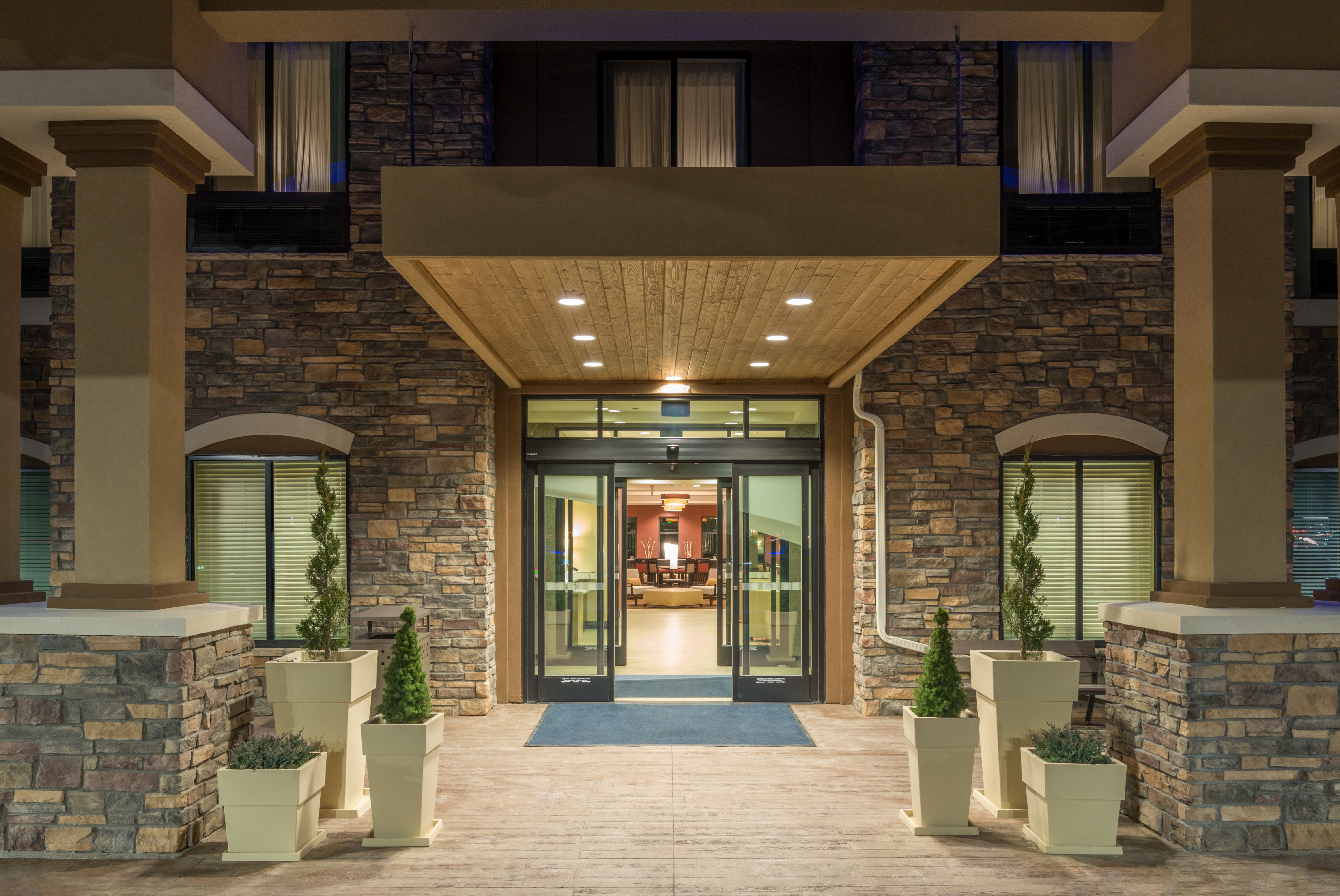 holiday inn express and suites denver south castle