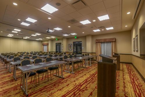 holiday inn express and suites denver south castle