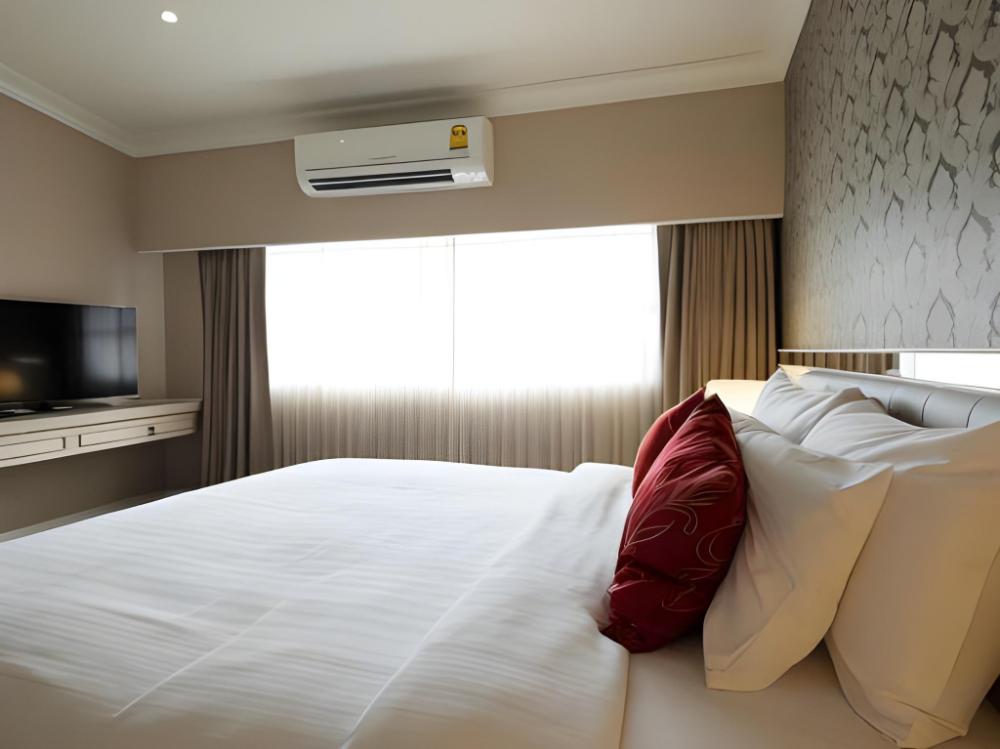 the raya surawong bangkok