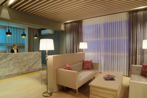 the raya surawong bangkok