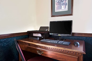 Super 8 By Wyndham New Hampton,New Hampton>>Charles City,2 star
